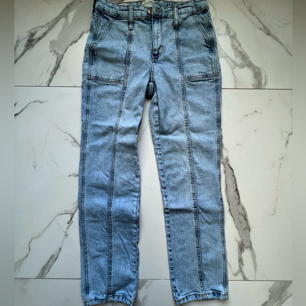 Universal thread high rise slim straight jeans size 4
